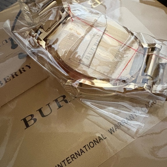 Burberry BU9038 The City Gold Ion Plated Steel Men's Watch - Picture 6 of 6